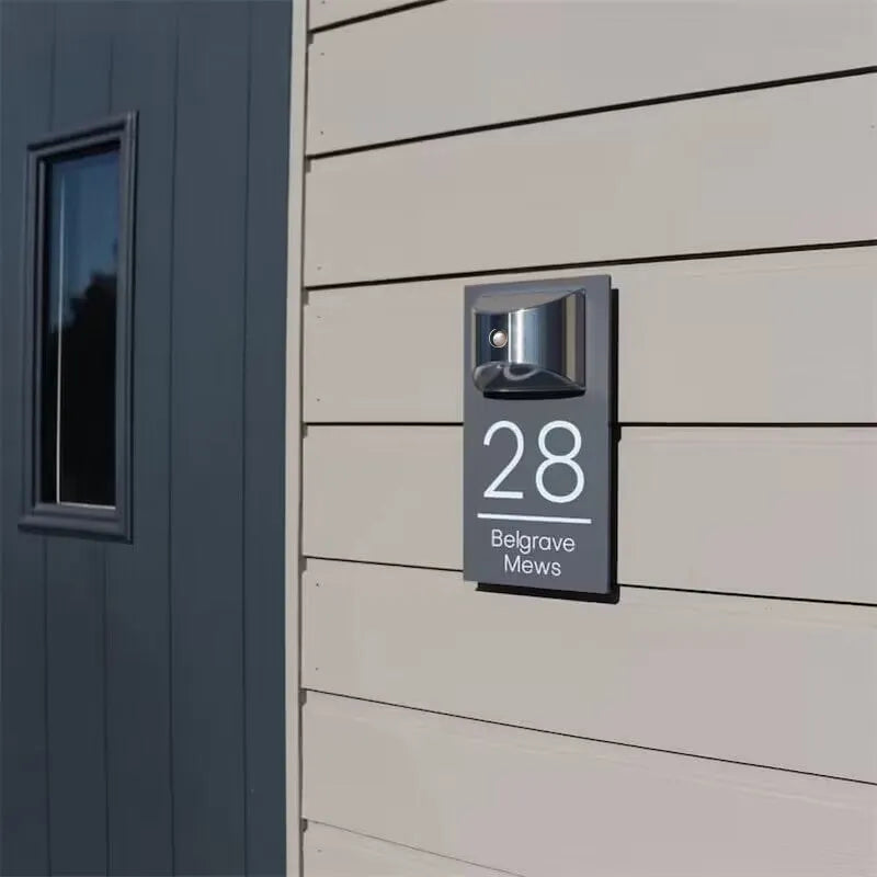 Personalizovaná solární cedulka na dveře: elegance a viditelnost 